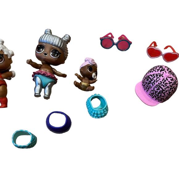 Lol Surprise MGA Lot Of 3 Dolls, 13 Accessories & Clothes Purses Hat Sunglasses - Picture 4 of 5